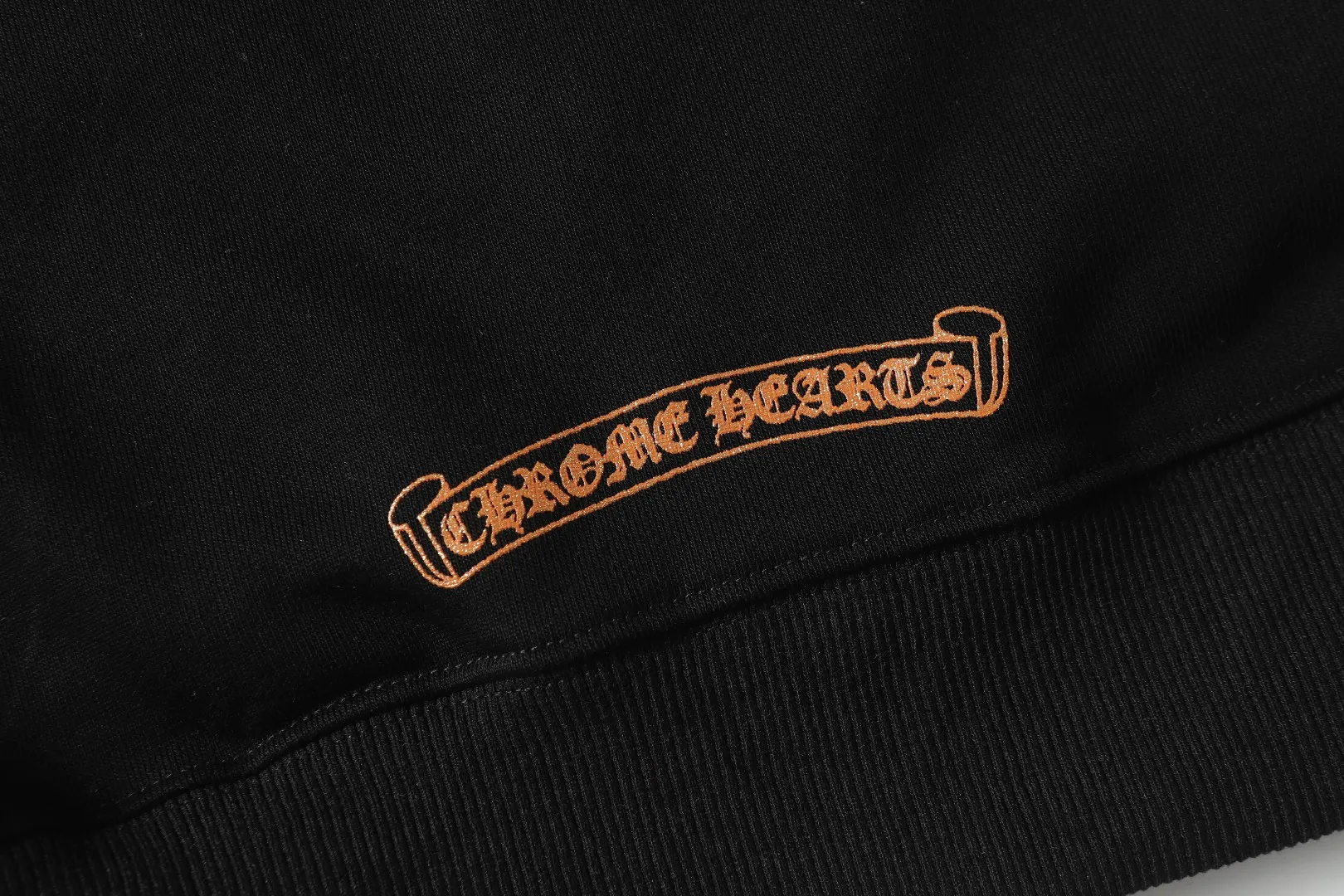 Q24—P230 -Chrome Hearts/Chrome Hearts printed zipper sweatshirt cardigan jacket -420 grams of high-density, high-quality wool, soft, delicate and skin-friendly, soft and silky to the touch, warm and skin-friendly -The hardware zipper accessories are all customized and full of details -Colour: black -Size: S M L XL